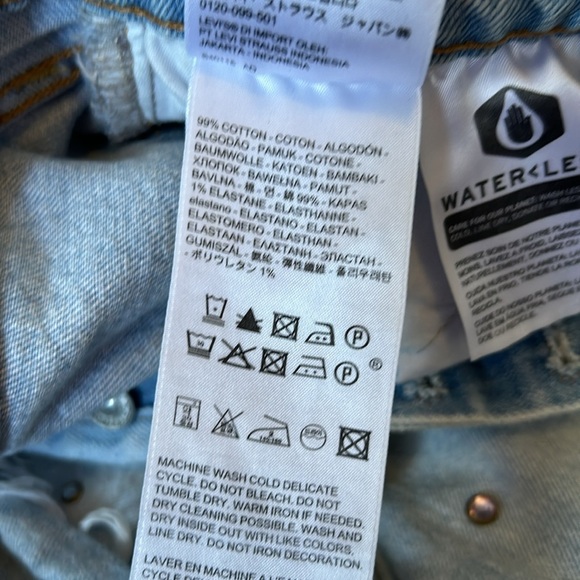 Levi’s Ribcage Studded Denim Shorts - Picture 8 of 8